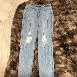 Hollister Ultra High Rise Mom Jean, Size 10 R